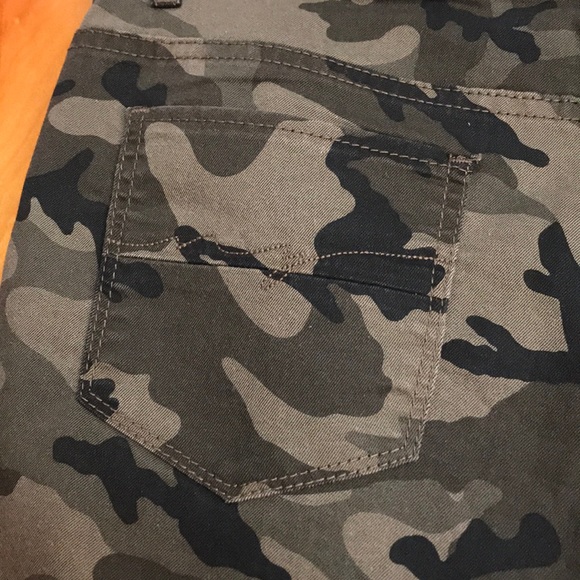 Camoouflage Pants - Picture 3 of 4